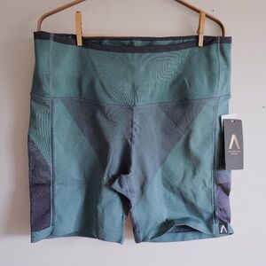 NWT Athleta 2X Legend Shine Bike Short, Blue/Violet/Grey